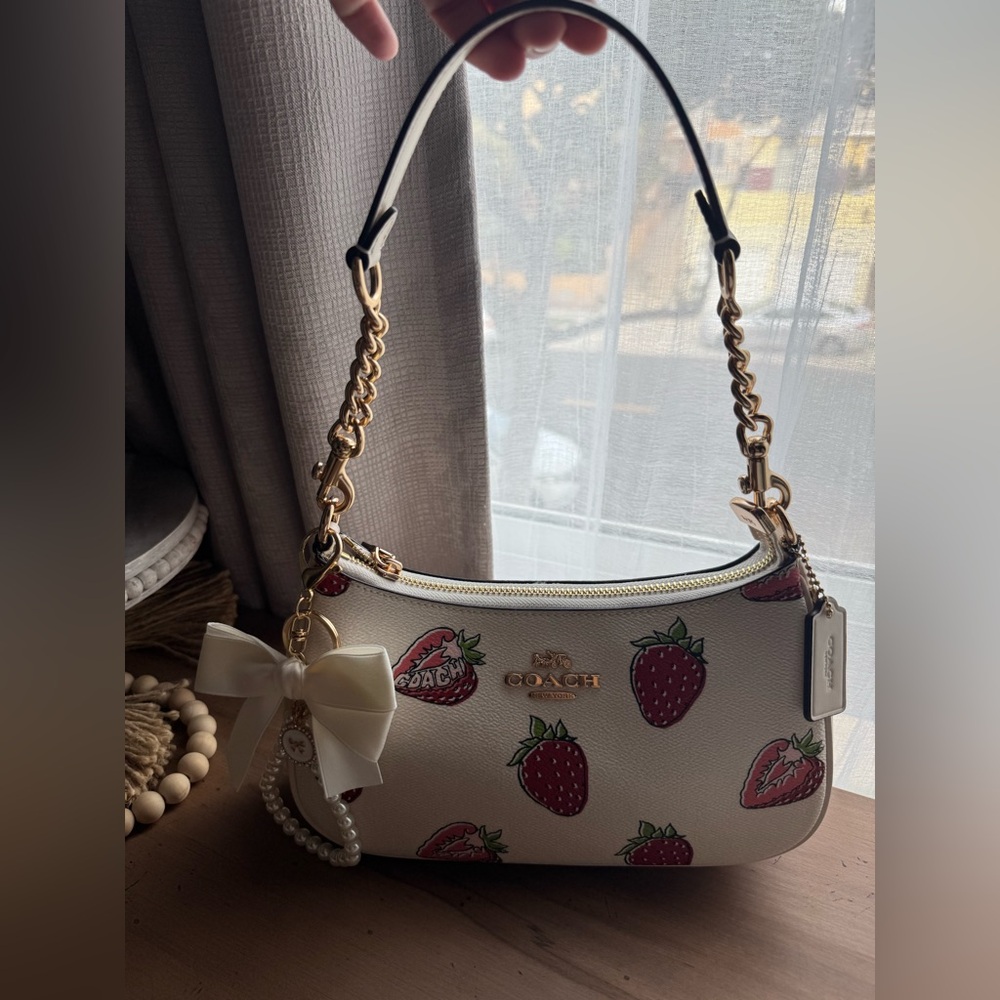 NWT Coach Teri Shoulder Bag With Strawberry Print Chalk Gold - Picture 12 of 13